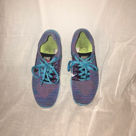 Nike Flyknit Free Rn - Picture 3 of 4